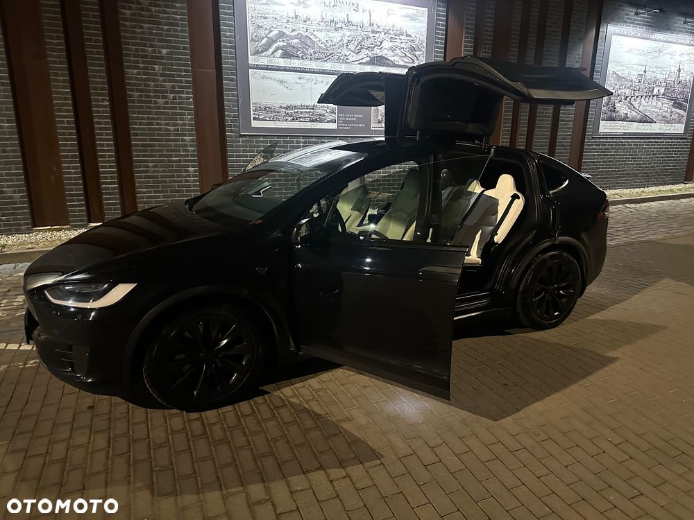 Tesla Model X - 24
