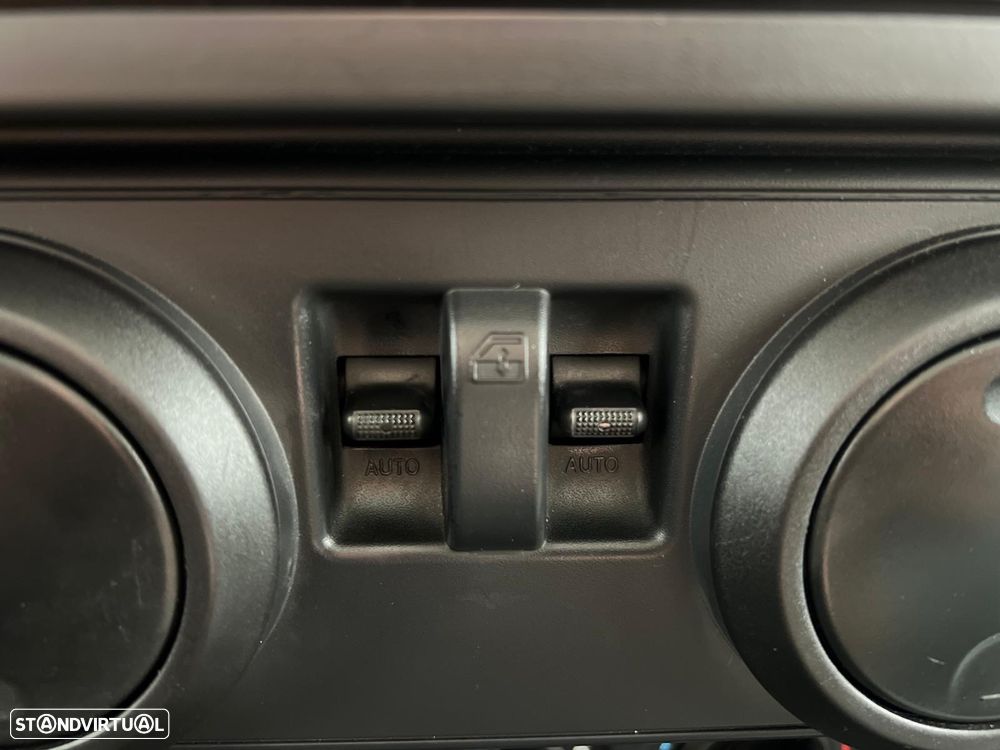 Jeep Wrangler 2.8 CRD ATX Sport - 27