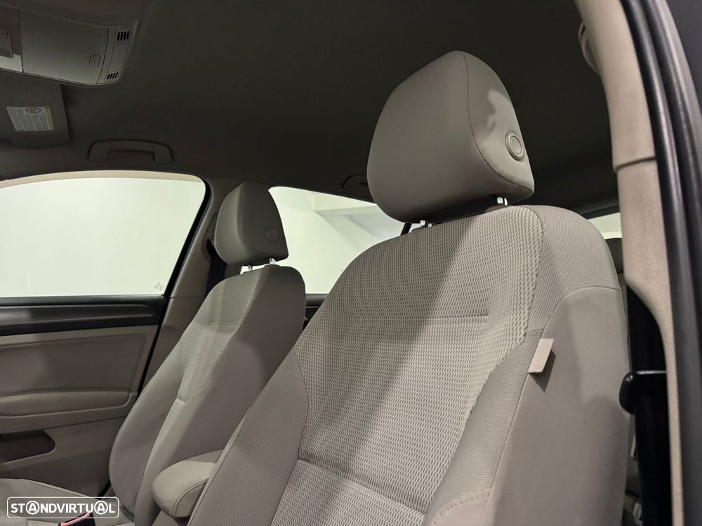 VW Golf 2.0 TDI Confortline - 26
