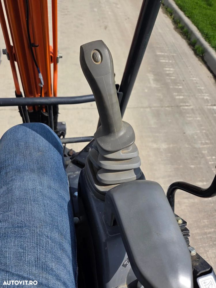 Hitachi ZX19U-6, 2tone, 2024, 539h, rotire in gabarit, Adanc sapare 2,5m, CUPLA RAPIDA+3 CUPE, Senile cauciuc 80% ok extensibile, latime 0,8m, inst picon, LAMA, produs in JAPONIA, sistem antifurt, posibilitate leasing 4ani-CA NOU-PROMOTIE 18.900 EUR+Tva - 7