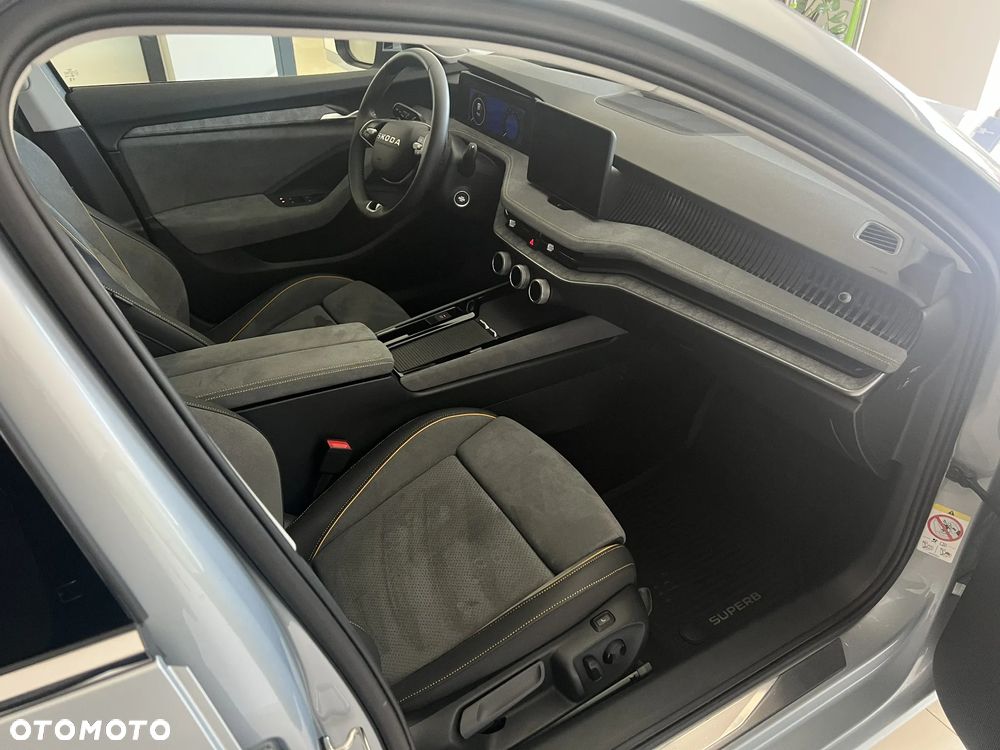 Skoda Superb 2.0 TDI SCR 4x4 Edition 130 DSG - 10