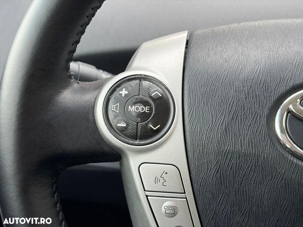Toyota Prius (Hybrid) Executive - 11