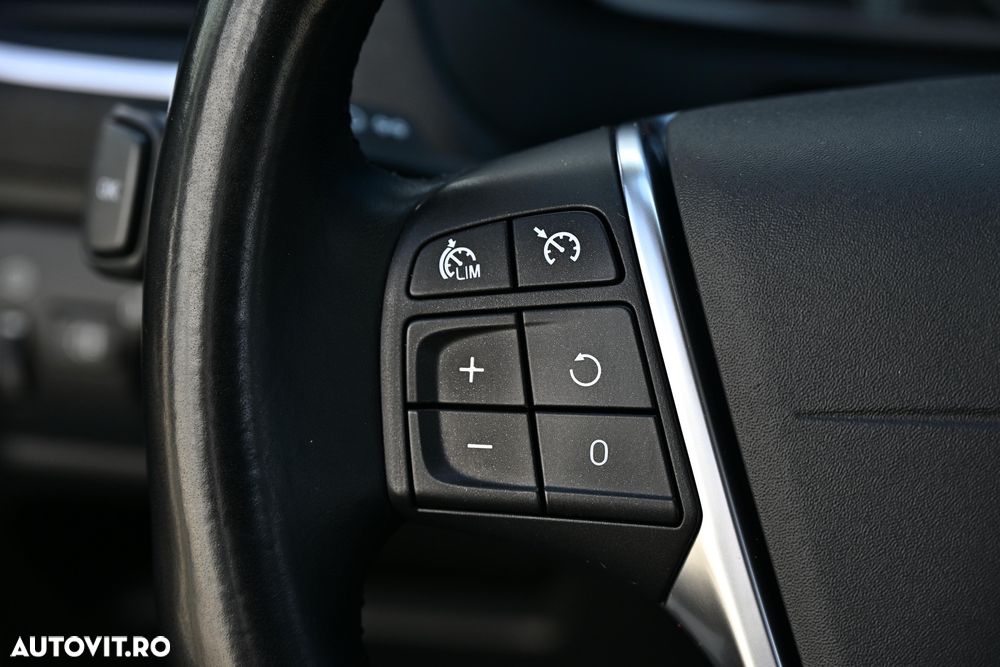 Volvo V40 D3 Geartronic - 31