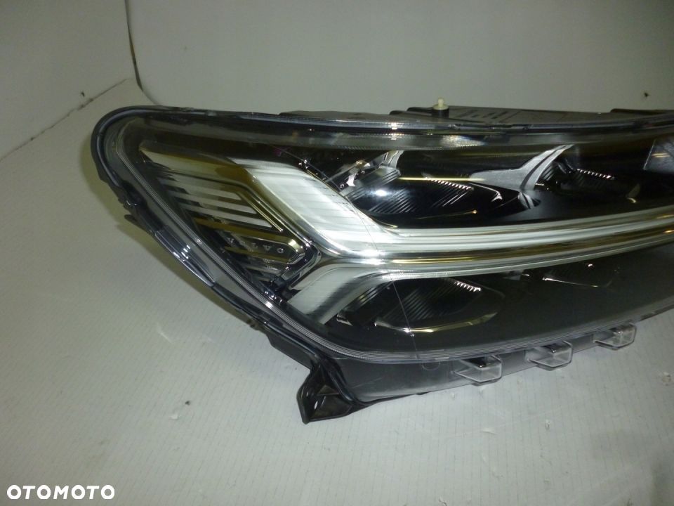 VOLVO XC40 II LAMPA PRZEDNIA PRZÓD RH - 3