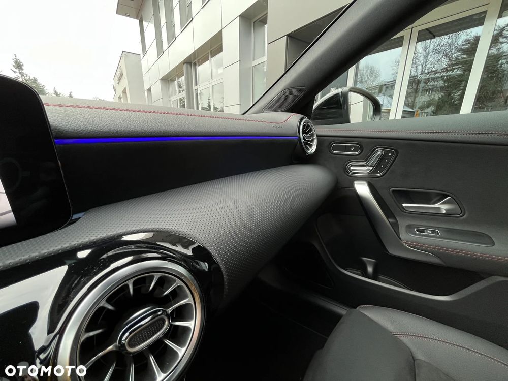 Mercedes-Benz CLA 200 mHEV AMG Line 7G-DCT - 12