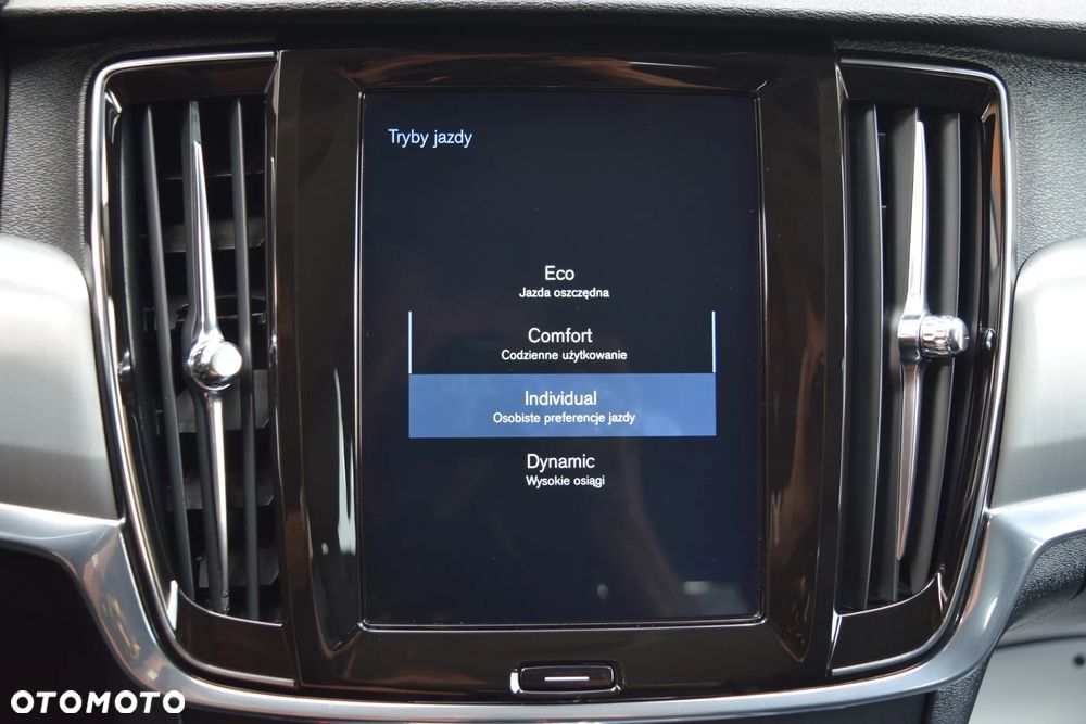 Volvo V90 D3 Momentum Pro - 25