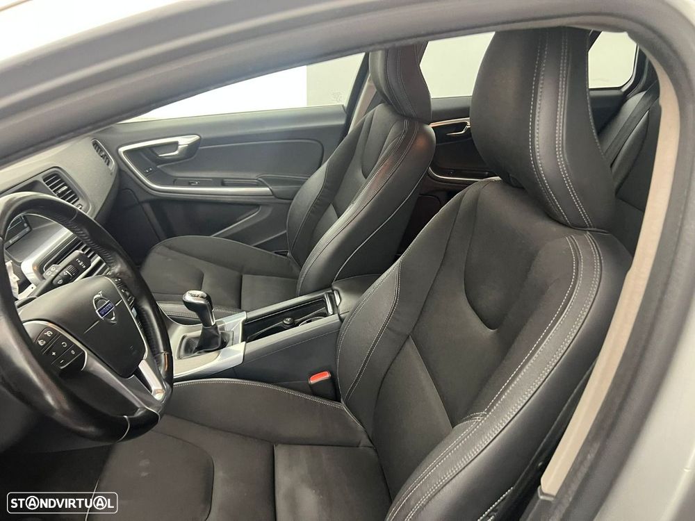 Volvo V60 2.0 D3 Momentum - 10