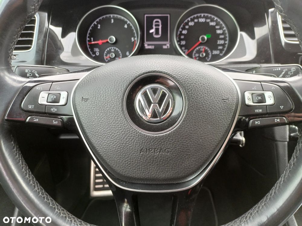 Volkswagen Golf - 25