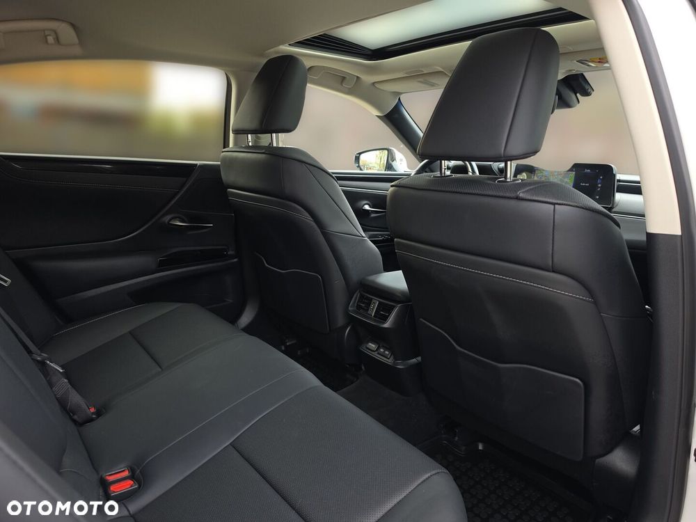 Lexus ES 300h Business Edition - 29
