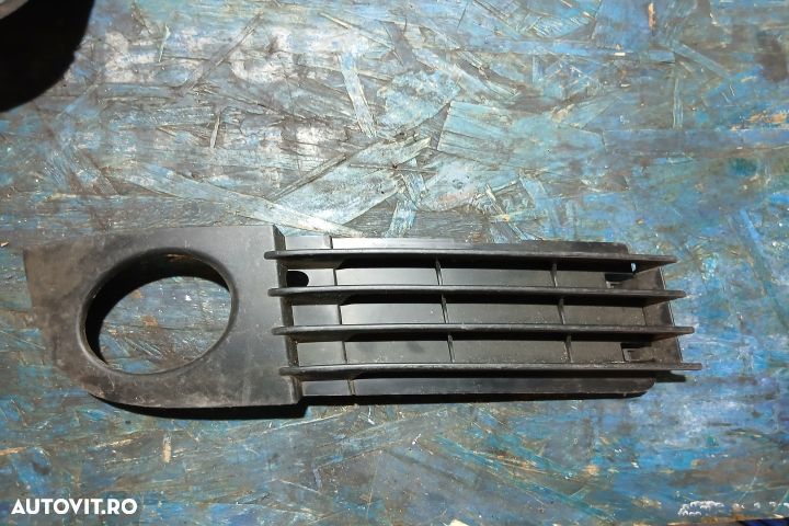 Grila proiector dreapta 4B0807682AA 4B0807682AA Audi A6 4B/C5 [faceli - 1