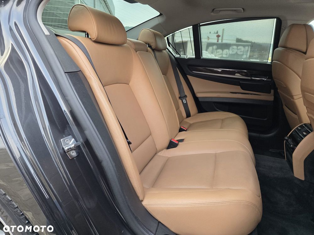 BMW Seria 7 750i xDrive - 20
