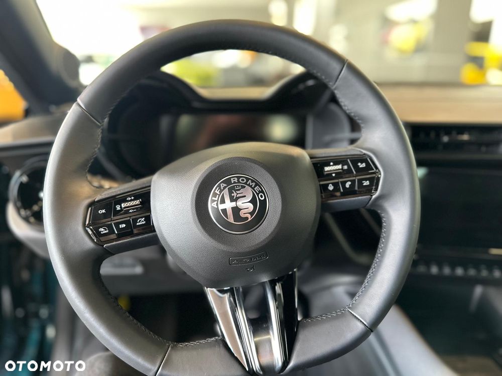 Alfa Romeo Junior 1.2 mHEV Ti eDCT - 6
