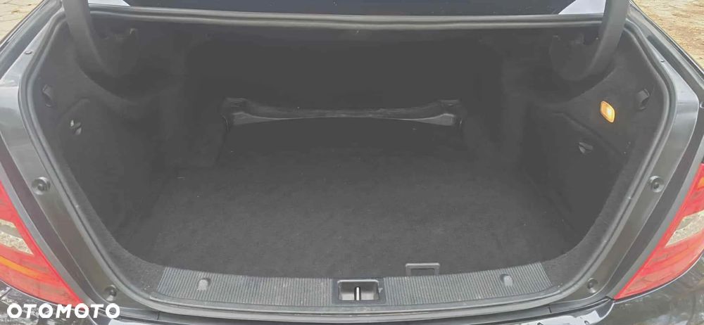 Mercedes-Benz Klasa C 250 CDI BlueEff 4-Matic Avantgarde - 4