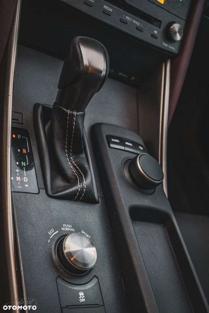 Lexus IS 200t Sport Line - 12