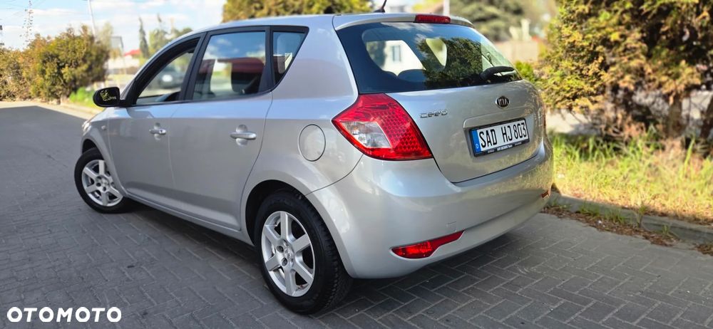 Kia Ceed 1.4 CVVT Dream-Team Edition - 10