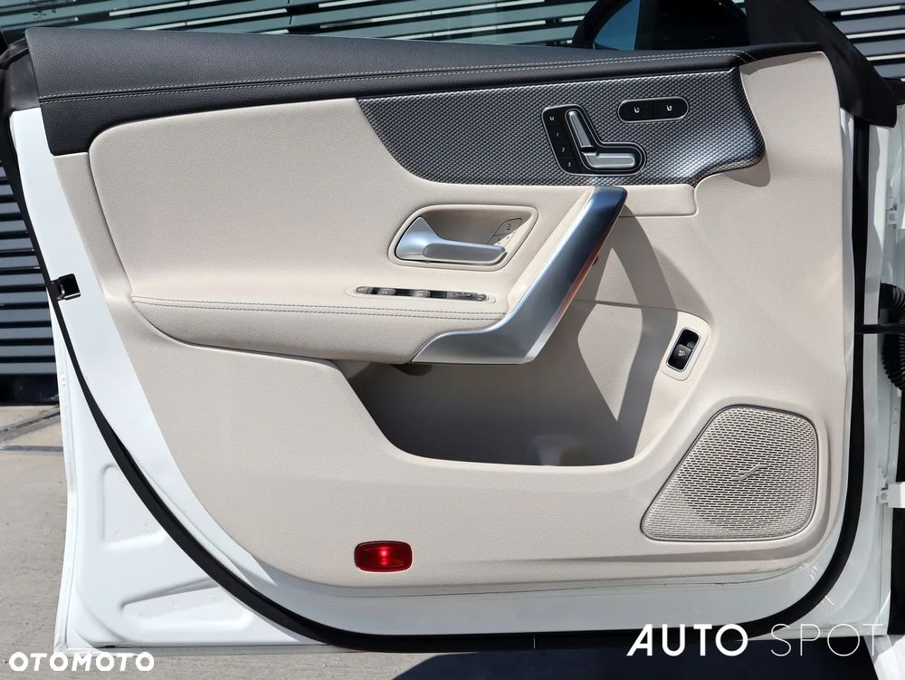 Mercedes-Benz CLA 220 4-Matic 7G-DCT - 12