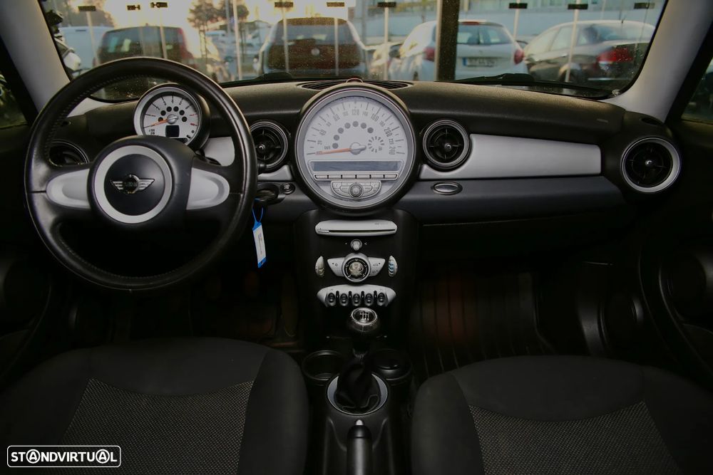 MINI 3 Portas One - 8