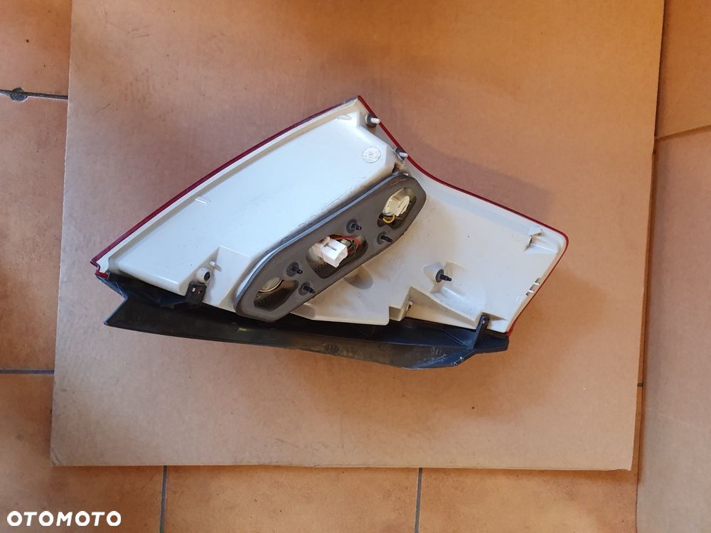 LAMPA PRAWY LEWY TYŁ KIA PRO CEED 1 I 3 DRZWI - 7