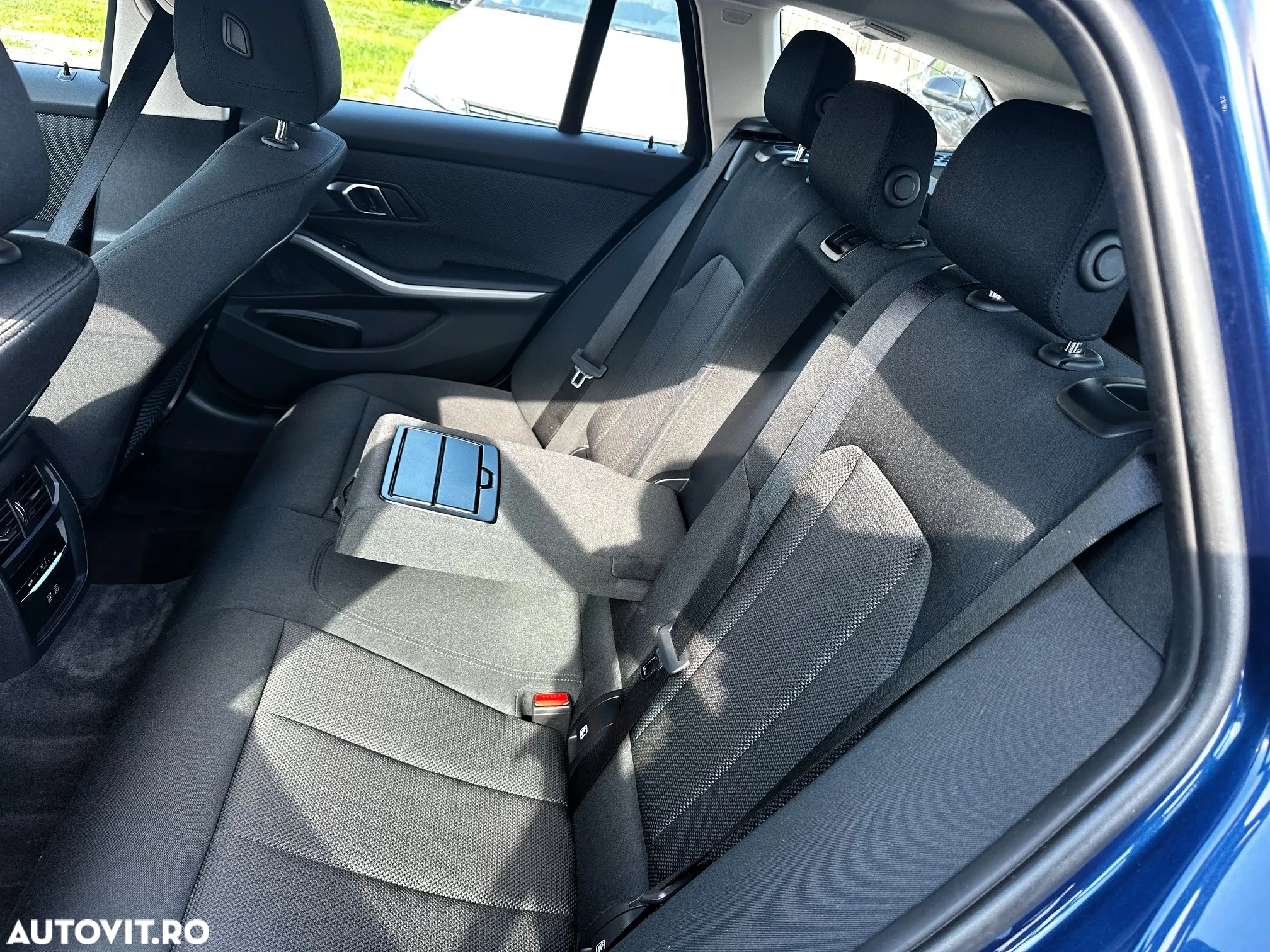 BMW Seria 3 318d Touring Aut. Sport Line - 9