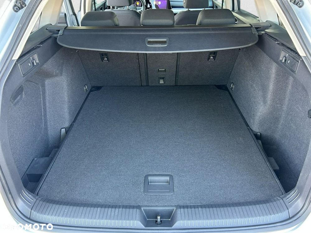 Volkswagen Golf - 25