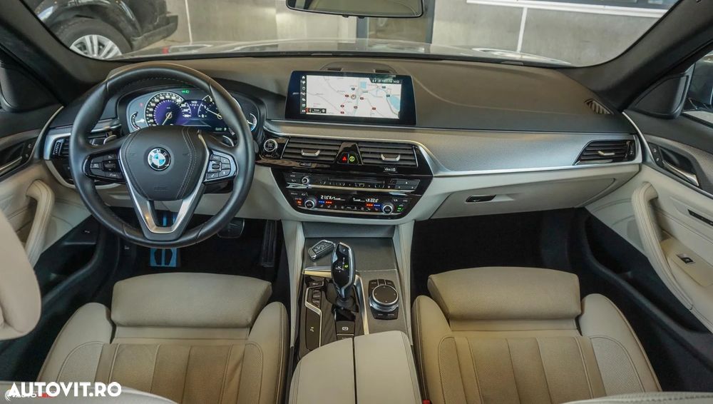 BMW Seria 5 530i xDrive AT - 8