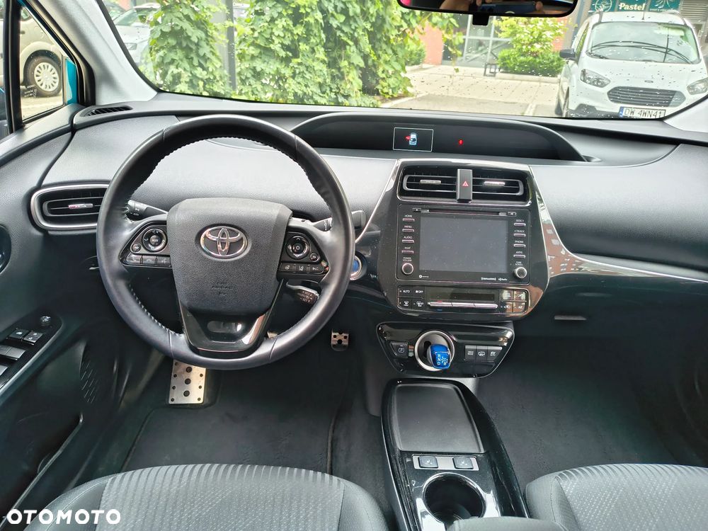 Toyota Prius Hybrid - 16