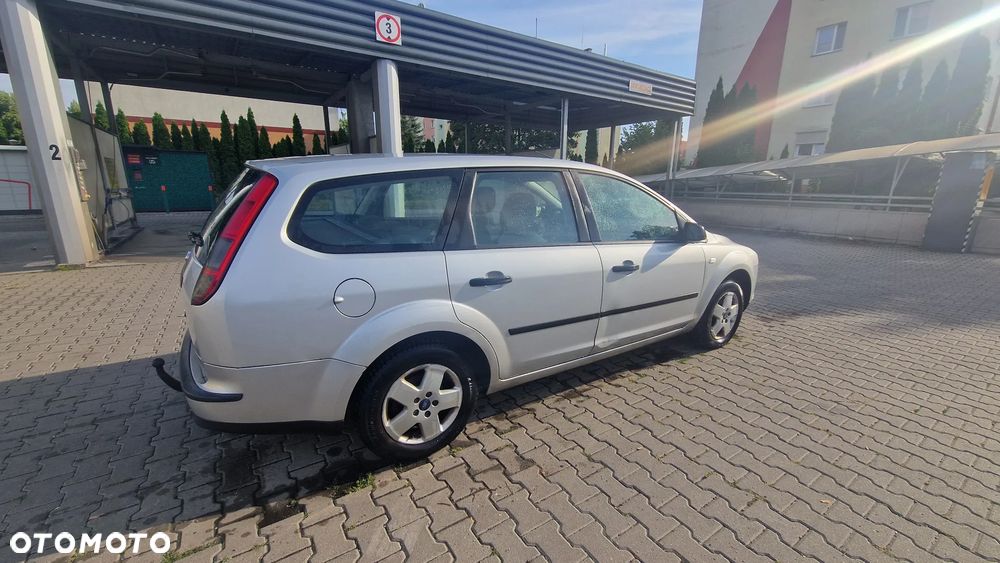Ford Focus 1.6 Ghia - 5