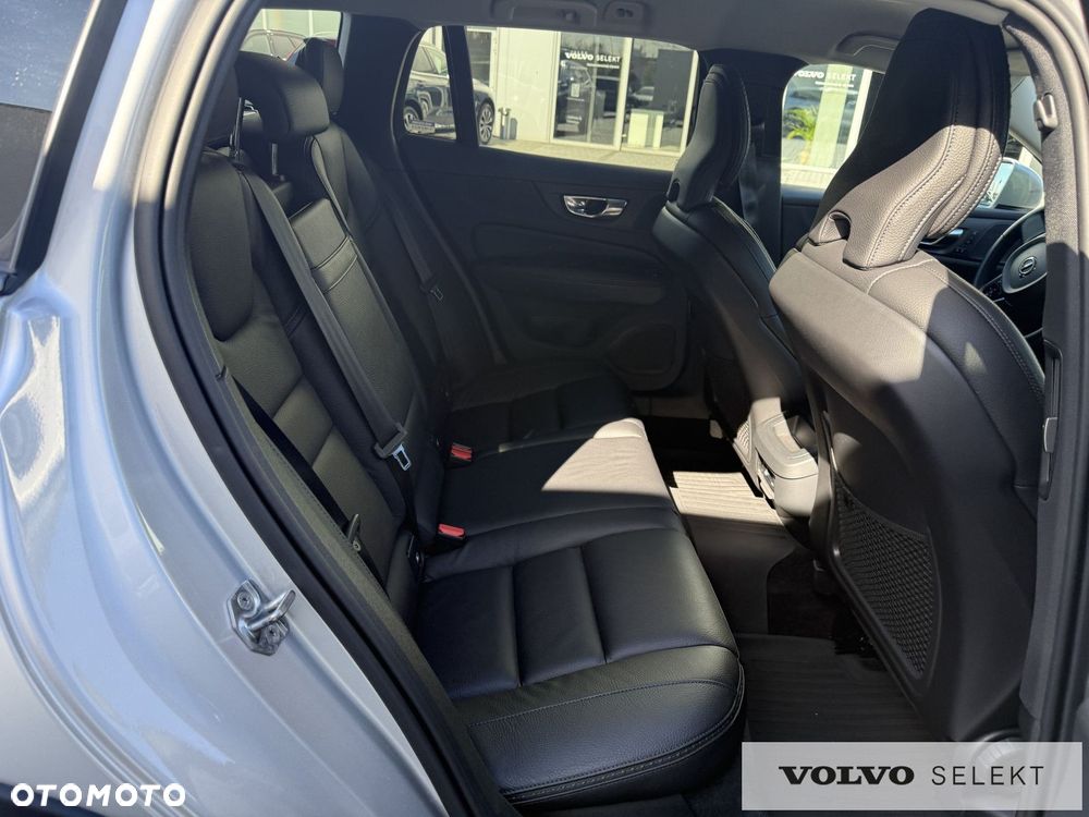 Volvo V60 Cross Country - 34