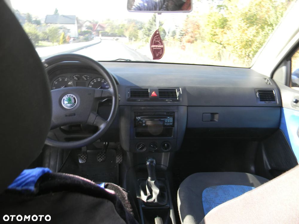 Skoda Fabia 2002 photo 4