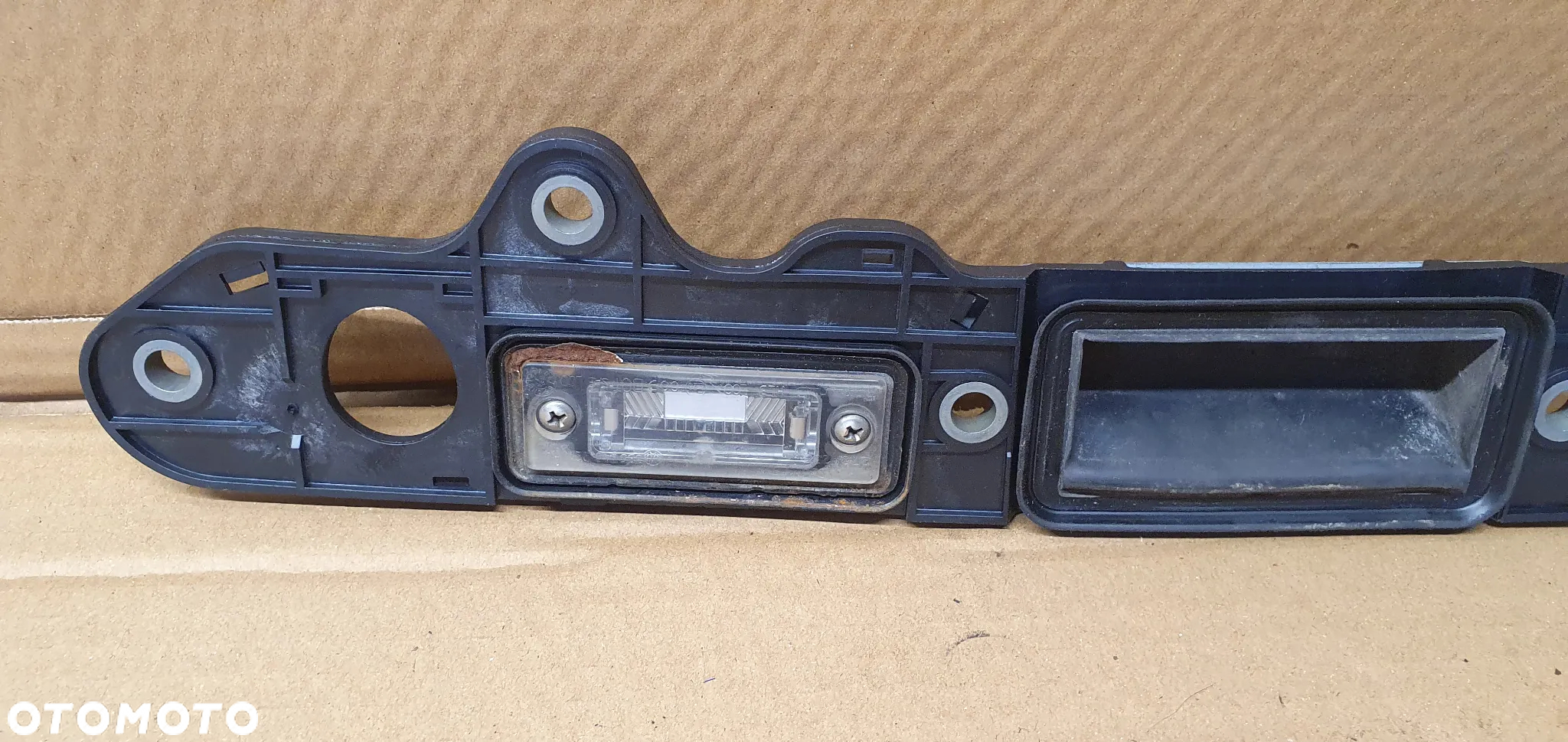 Blenda klapy bagażnika mikrostyk podświetlenie VW Golf V Plus 1T0827574C - 2