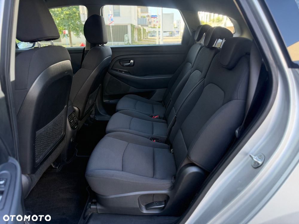 Kia Carens - 14