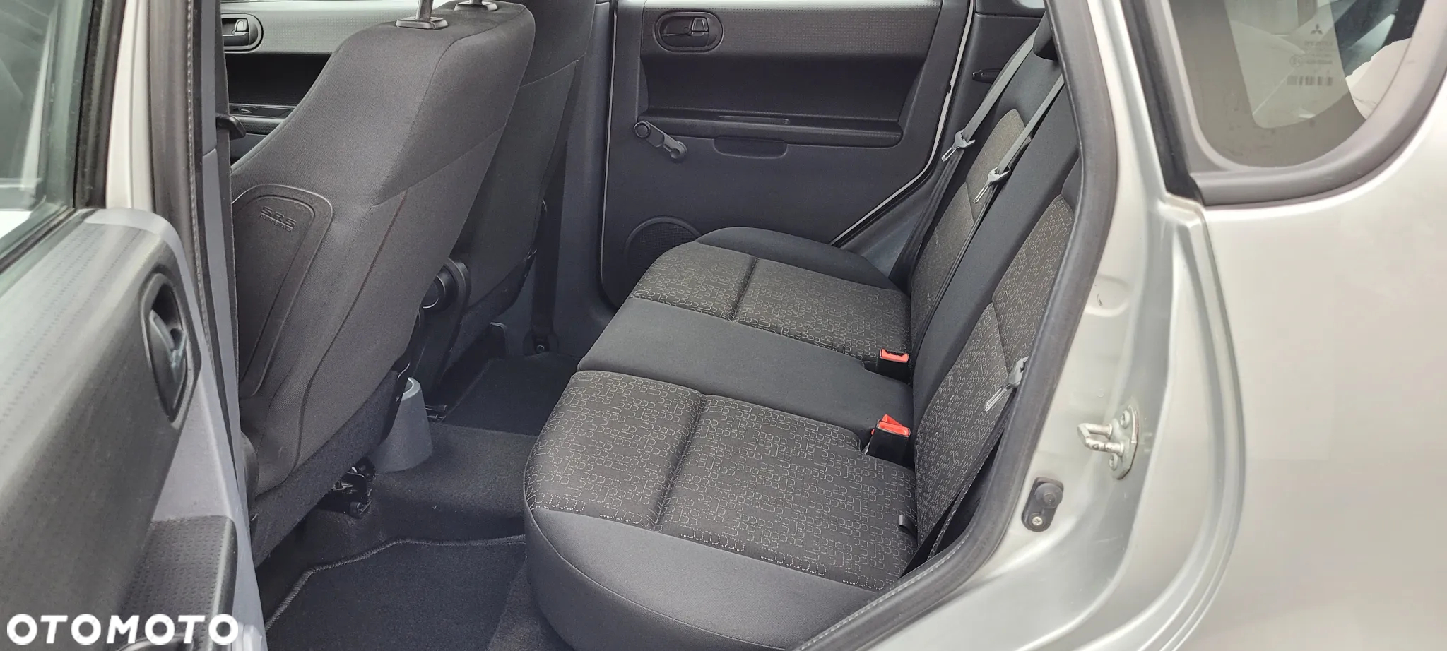 Mitsubishi Colt - 17