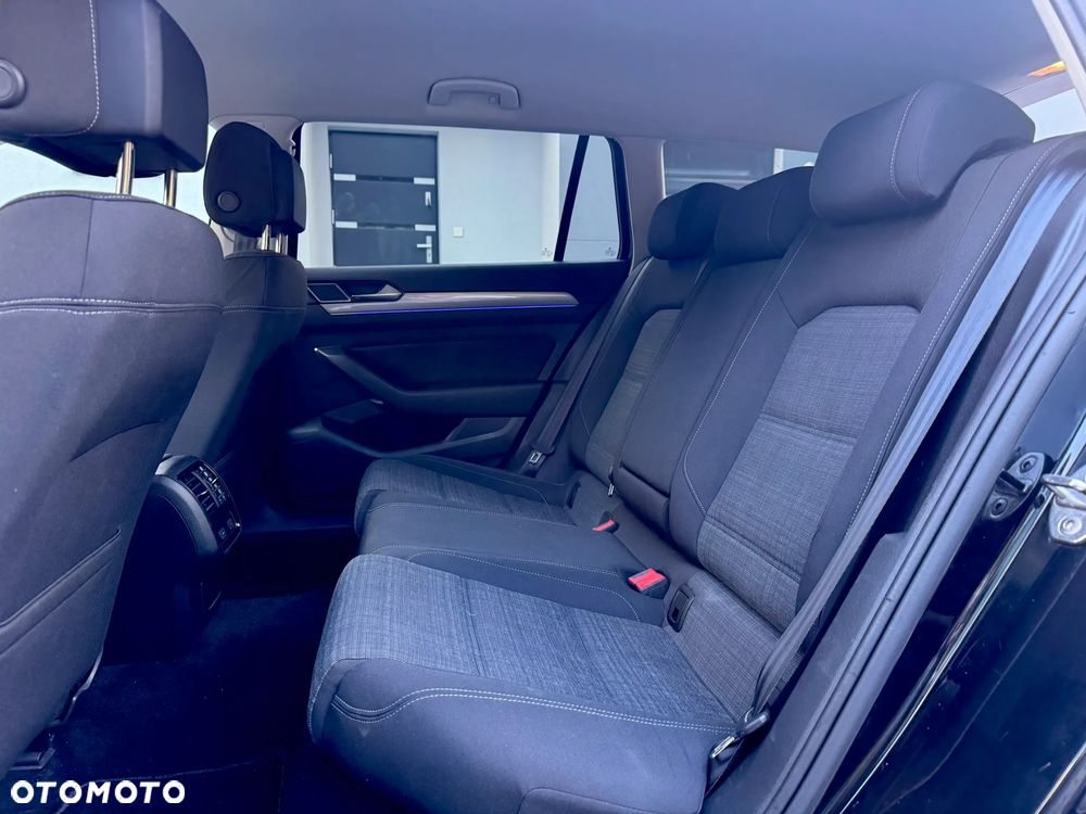 Volkswagen Passat 1.6 TDI SCR DSG Trendline - 18