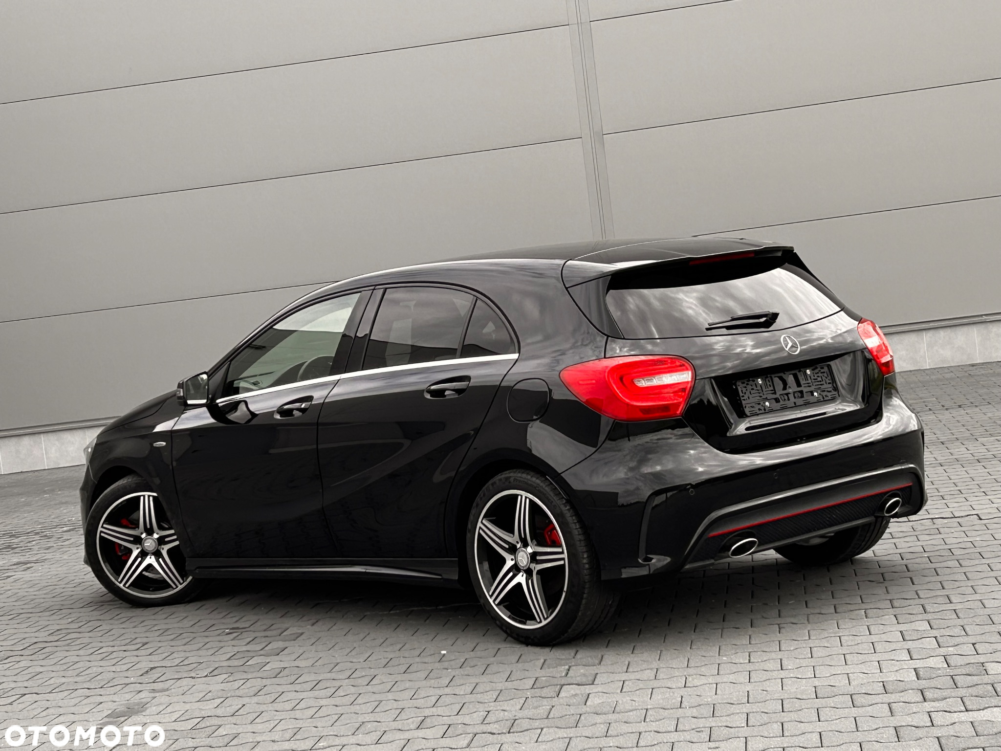 Mercedes-Benz Klasa A 250 (BlueEFFICIENCY) 7G-DCT AMG Sport - 4