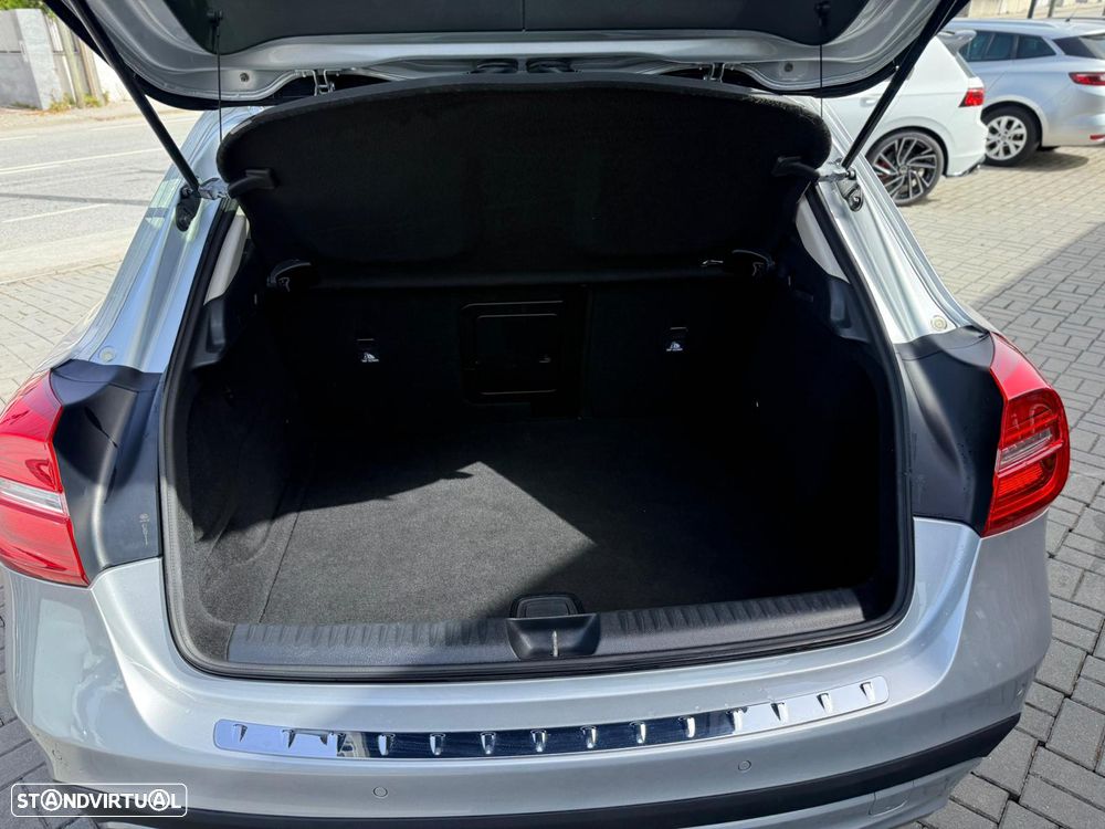 Mercedes-Benz GLA 220 d 4Matic 7G-DCT - 14