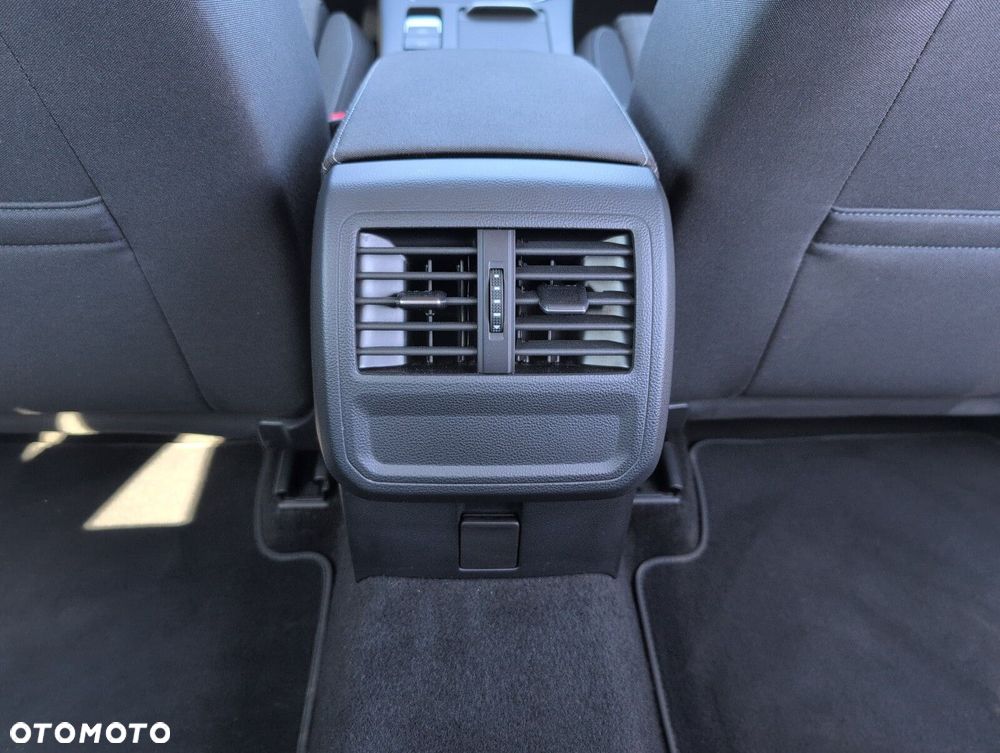 Volkswagen Passat Variant 1.5 TSI EVO Business DSG - 12