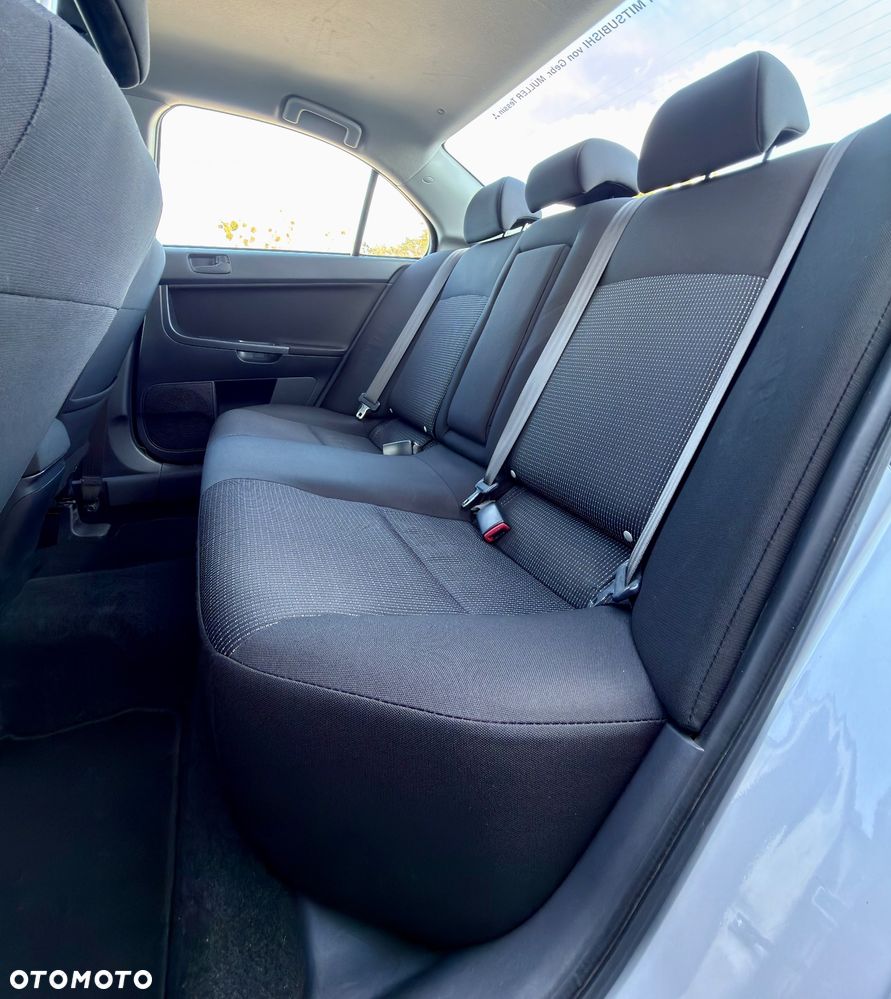 Mitsubishi Lancer 1.5 - 17