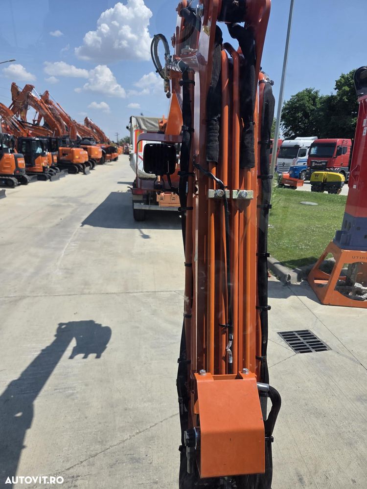 Hitachi ZX26U-6, 2,7tone, 2025, 995h, CUPLA RAPIDA HIDRAULICA+3 CUPE NOI, inst picon pe brate, senile cauciuc 90% ok, latime 1,5m, adancime sapare 3m, ridica 1,7tone, posibilitate leasing 4 ani, CA NOU-PROMOTIE 31.900 EUR+Tva - 30