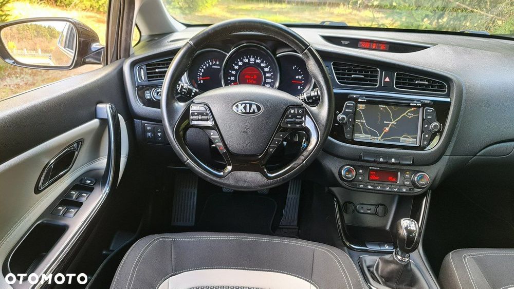 Kia Ceed - 16