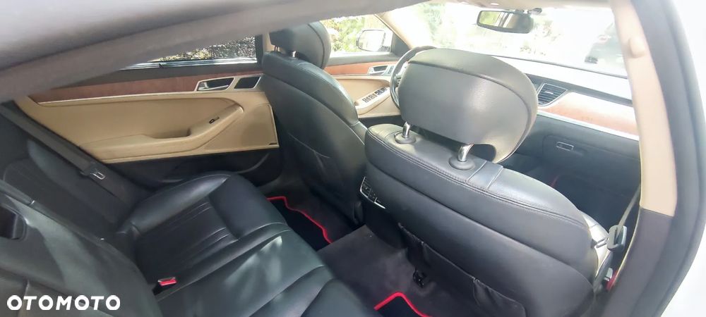 Hyundai Genesis 3.8 V6 GDI - 6