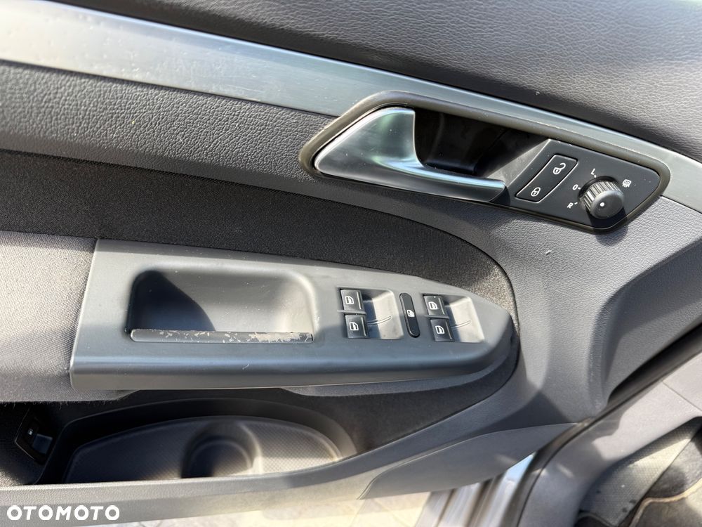 Volkswagen Touran 2.0 TDI DPF DSG Highline - 13