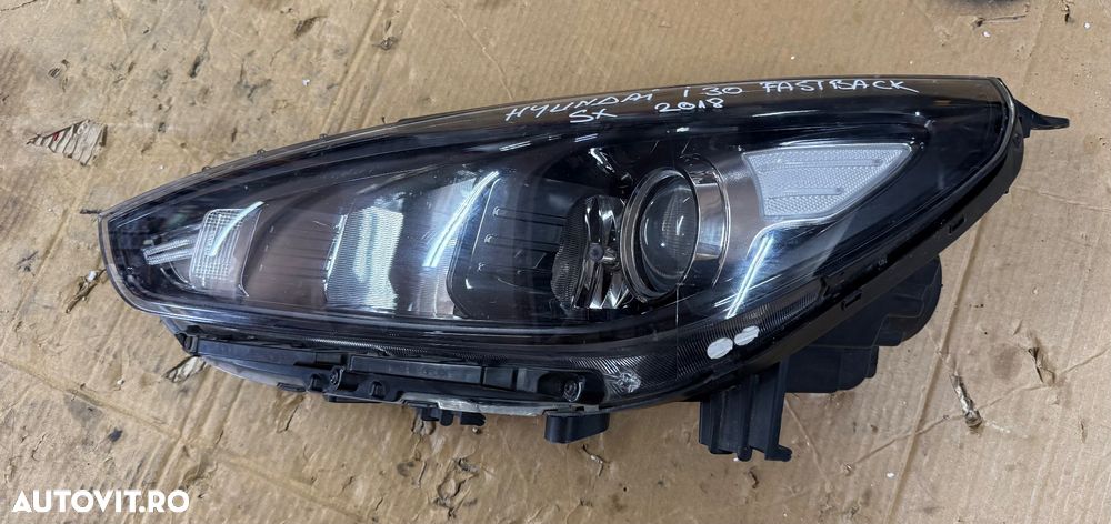 Far stanga HYUNDAI I30 an 2017-2020 cod 92101-G4060 - 3