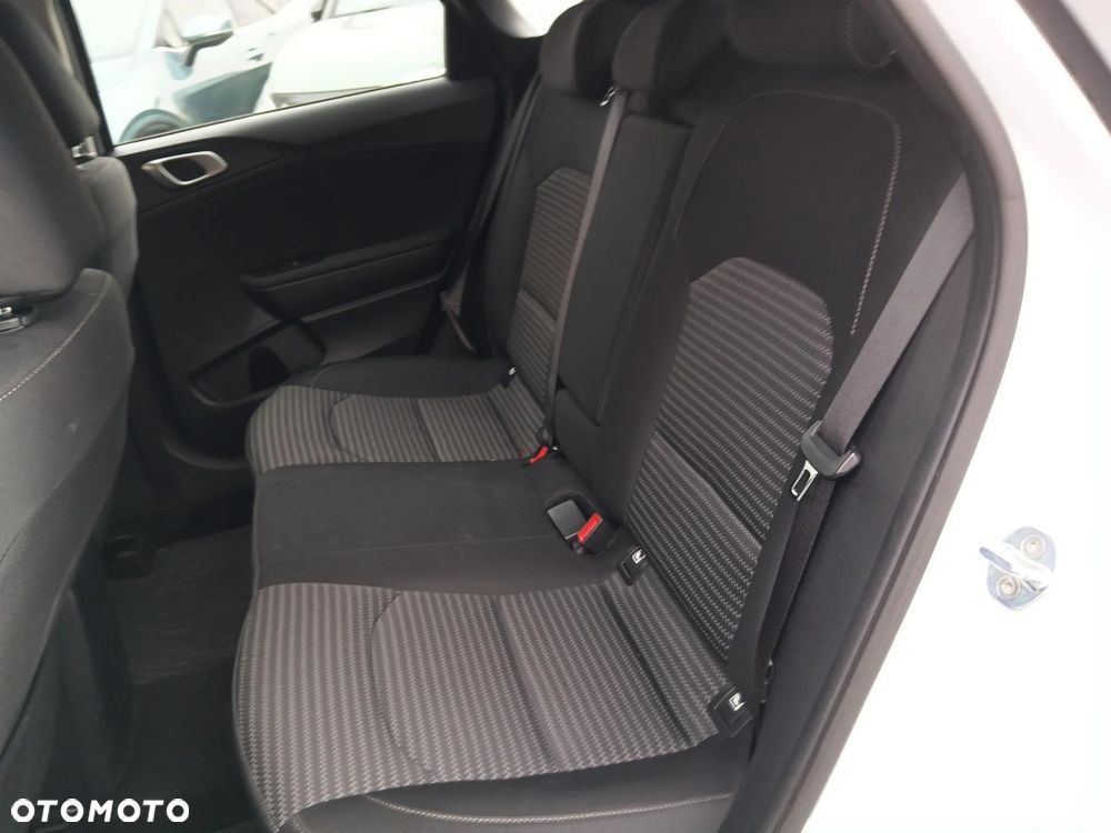 Kia Ceed 1.5 T-GDI M - 16