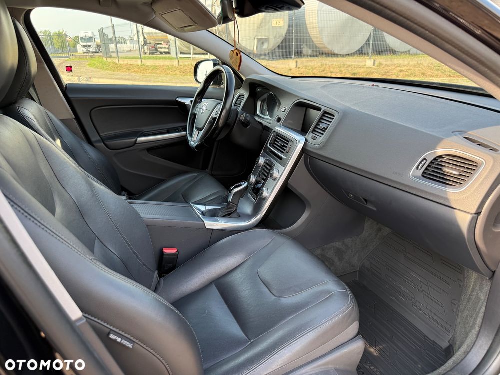 Volvo V60 Cross Country - 17