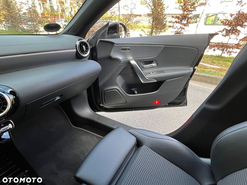 Mercedes-Benz CLA 220 d 8G-DCT - 25