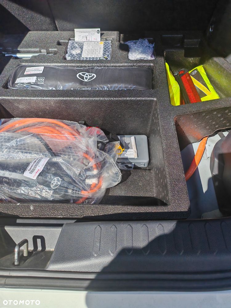 Toyota C-HR 2.0 PHEV Dynamic Force Style - 13