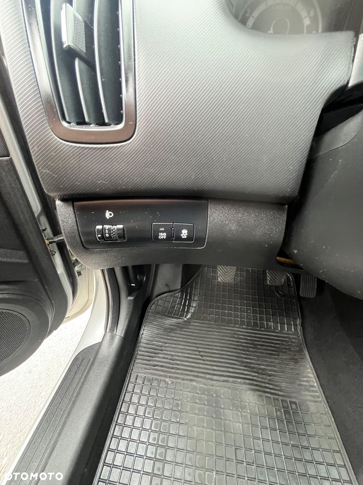 Kia Ceed - 37