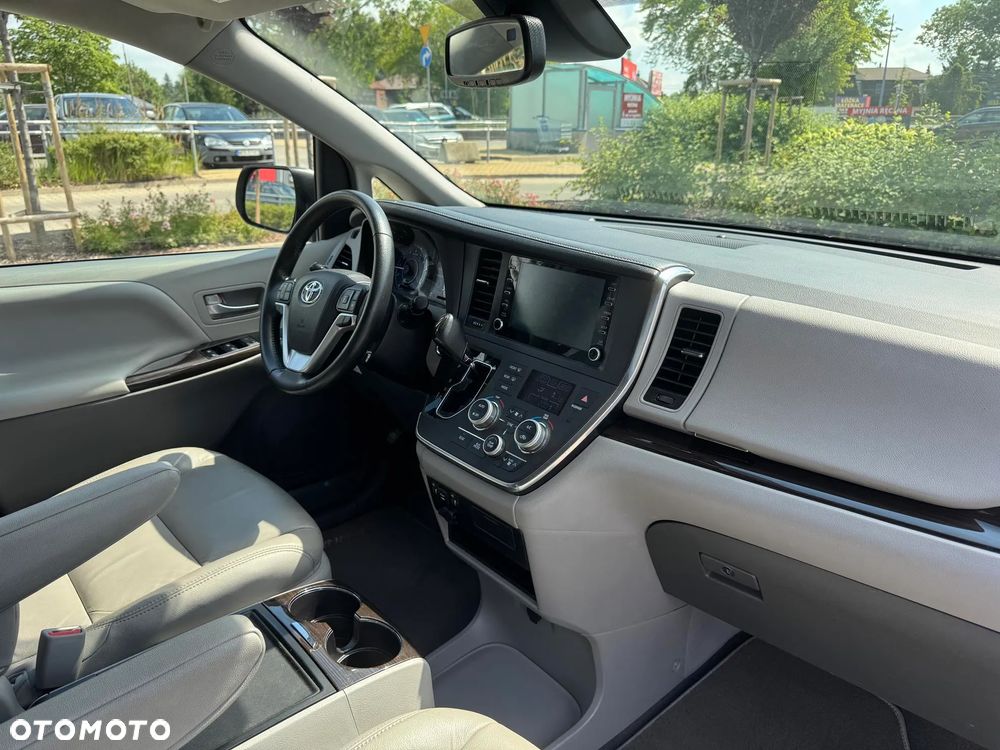 Toyota Sienna 3.5 V6 XLE AWD - 13