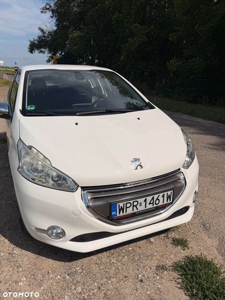 Peugeot 208 - 1