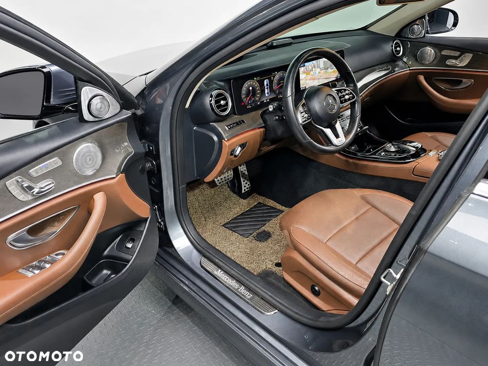 Mercedes-Benz Klasa E 300 9G-TRONIC AMG Line - 15
